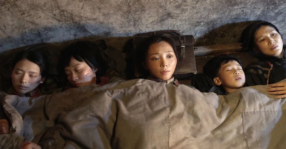 观看红色教育电影《半条棉被》有感