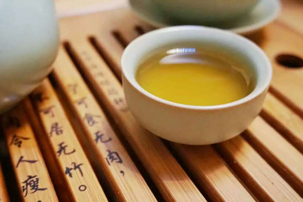 茶叶虽好，3种茶要少喝，伤肾又伤胃！提醒：建议6类人不喝浓茶
