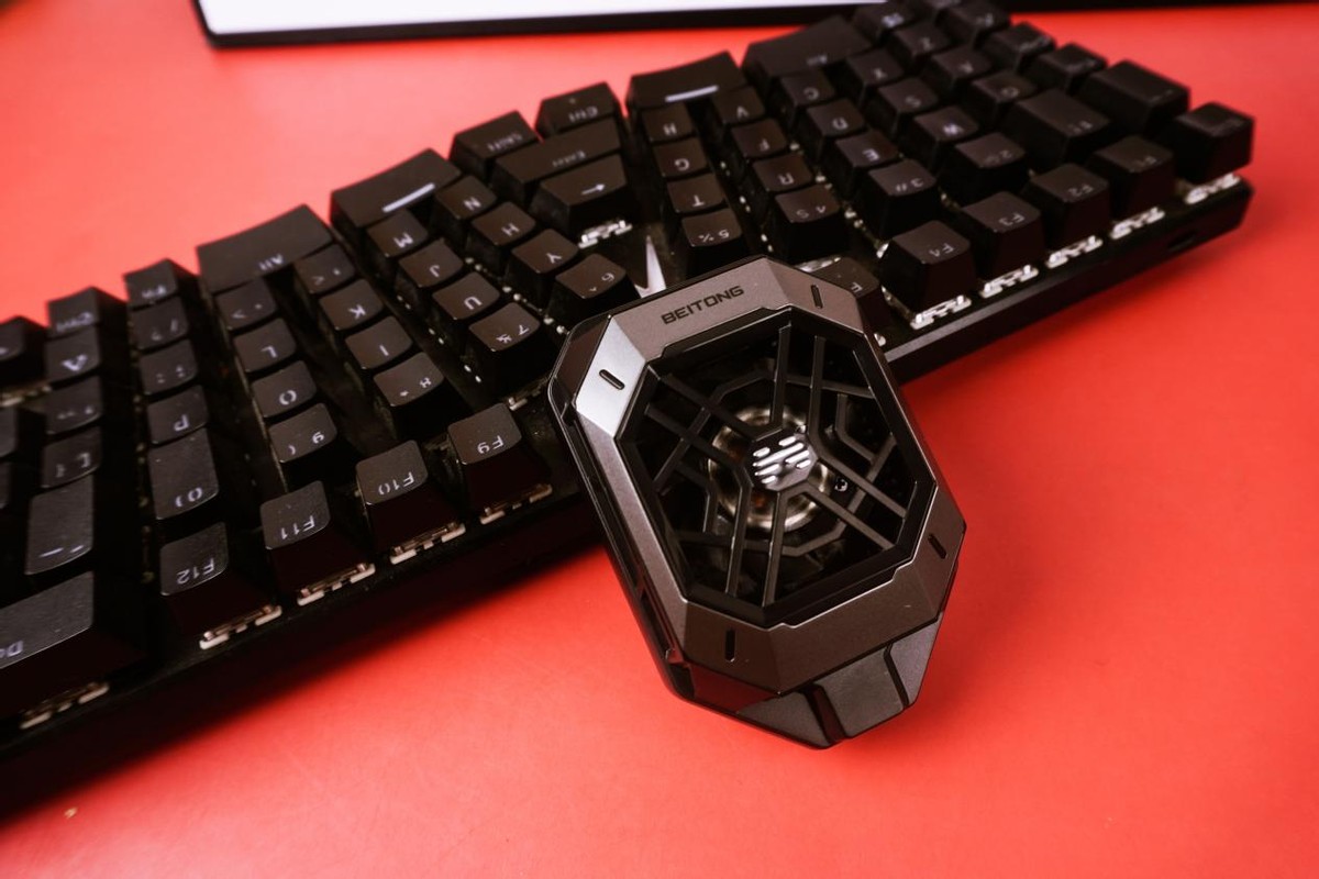 最强王者必备的手游降温神器，北通千机寒散热器