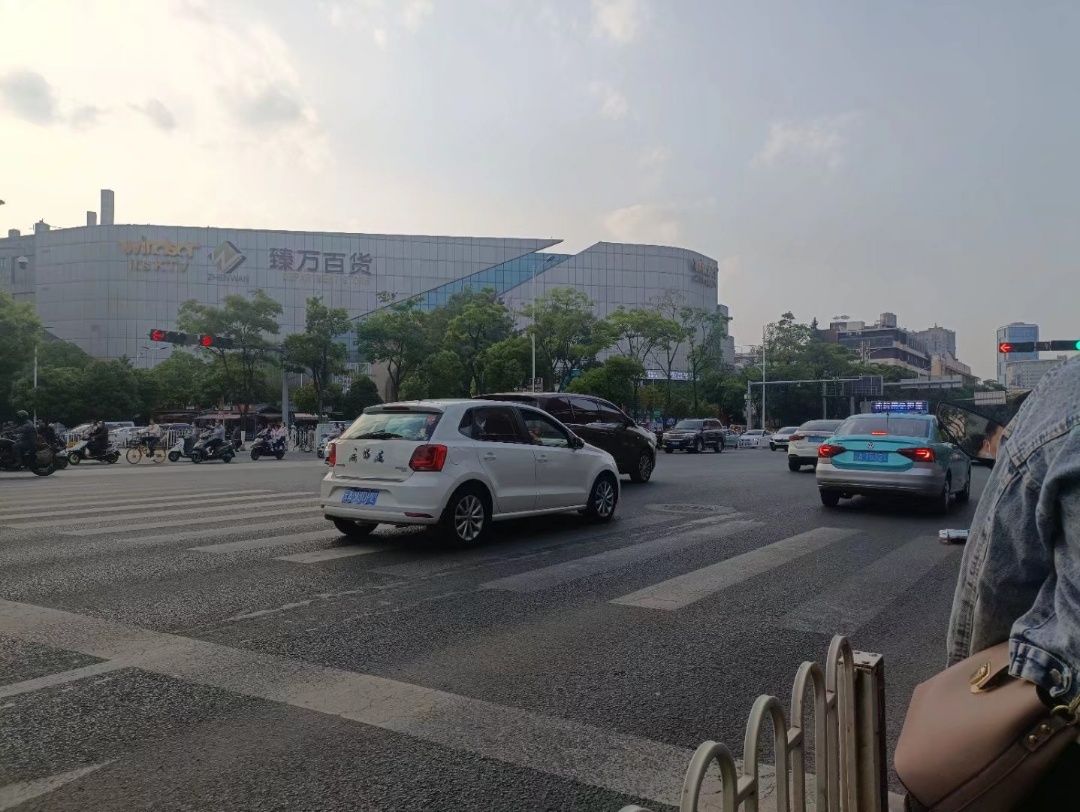 2022年，新的汽車過(guò)戶，六種情況車主需提供什么證件？