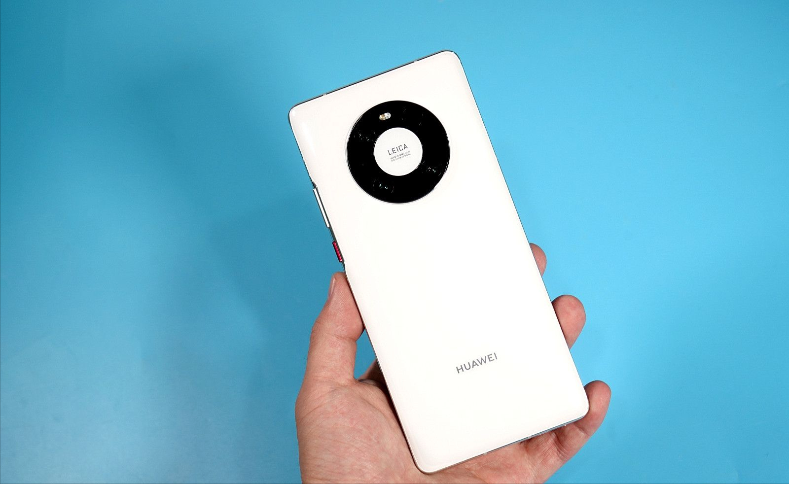 不吹不黑，两年前的华为Mate40Pro，相当于现在什么档次的手机？