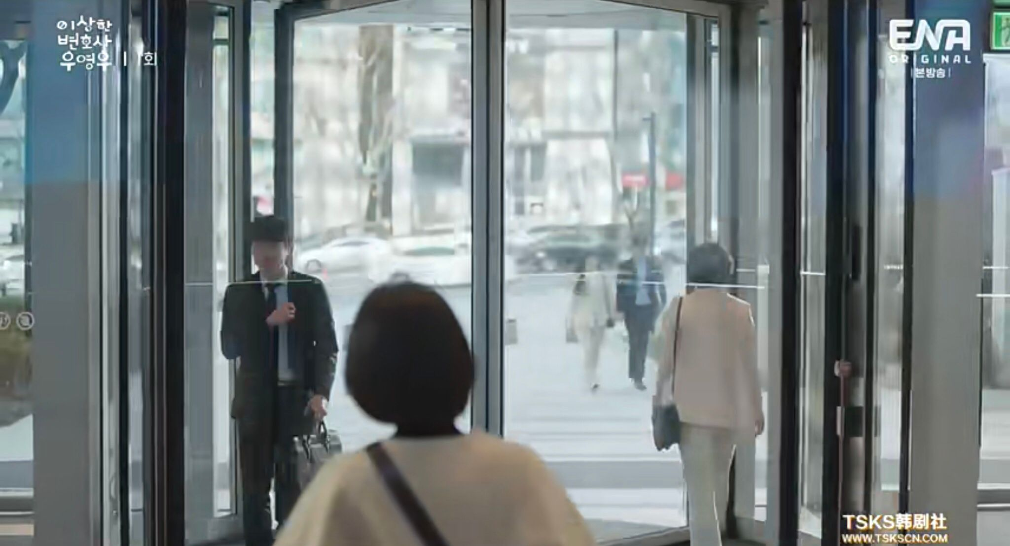 豆瓣9.1分的《奇怪的律师禹英祐》，她究竟有多特别