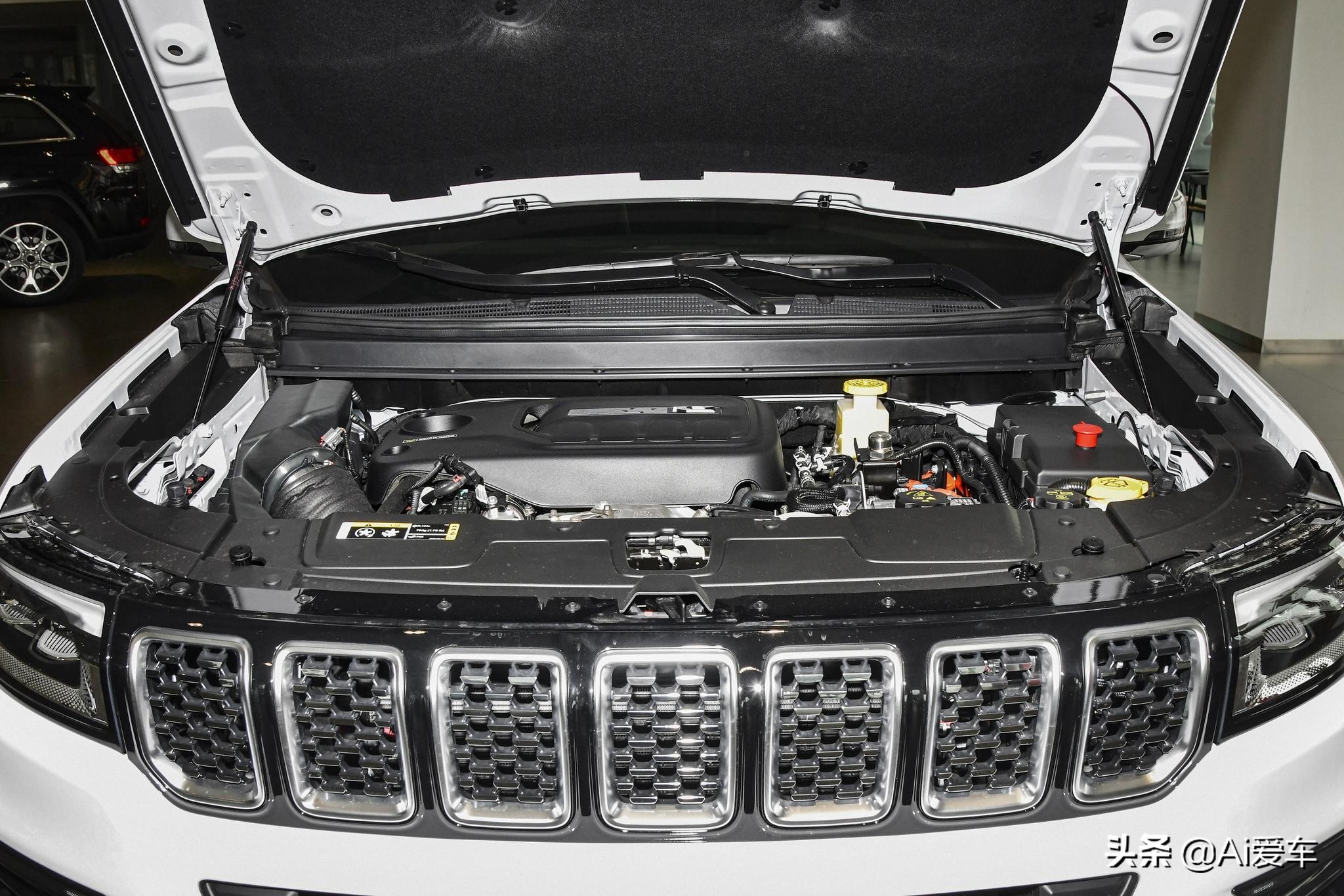 1.6L油耗的大JEEP，合资旗舰级大5座家用SUV，带你看大指挥官PHEV