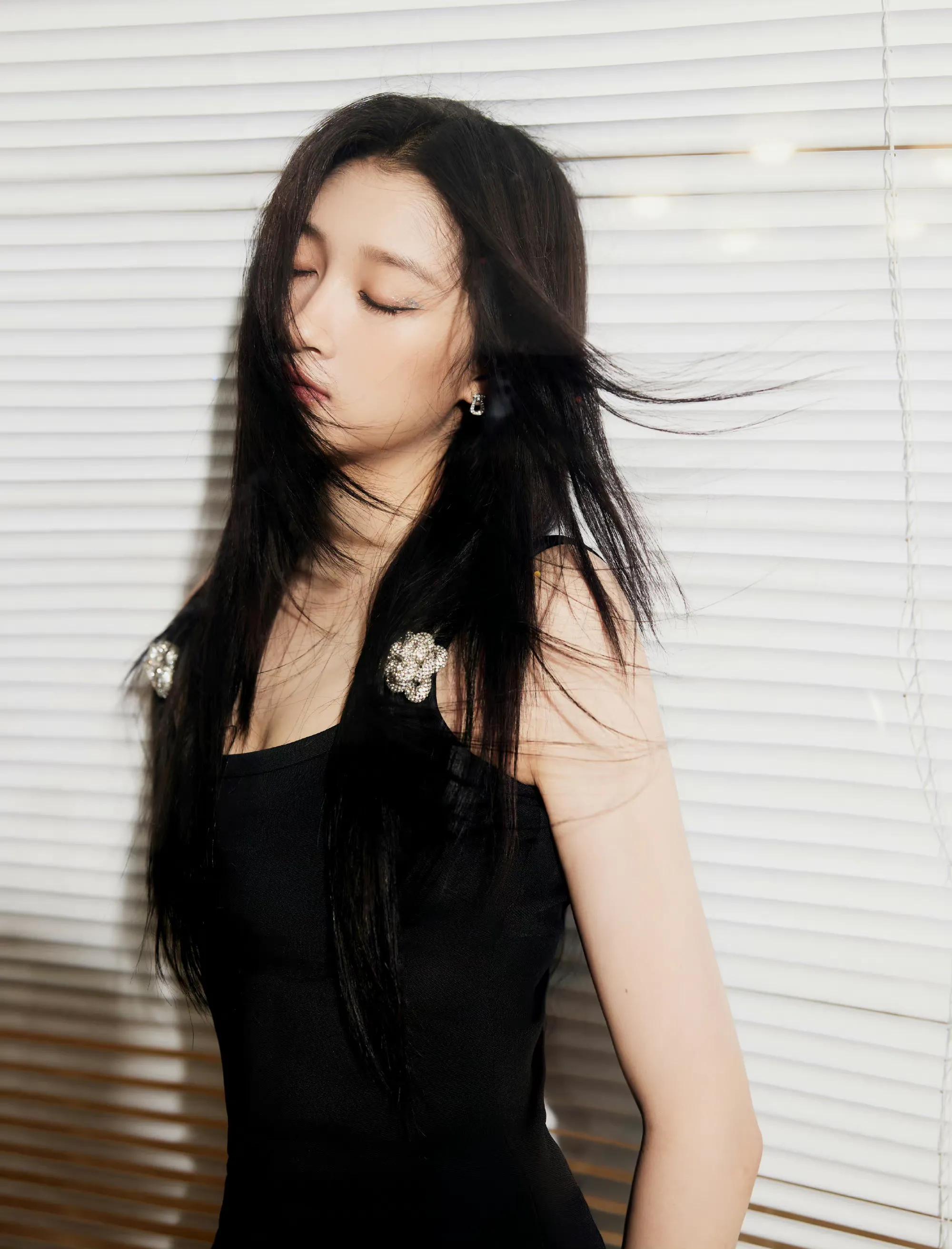 关晓彤闪酷异瞳妆