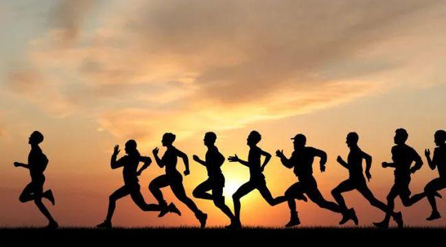 一寸光阴一寸金！高考作文参考范文《时间是试金石》