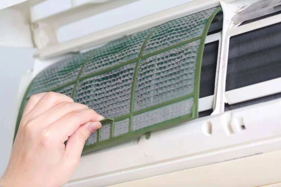 如何清洗空调的过滤网？空调过滤网怎么拆下来清洗