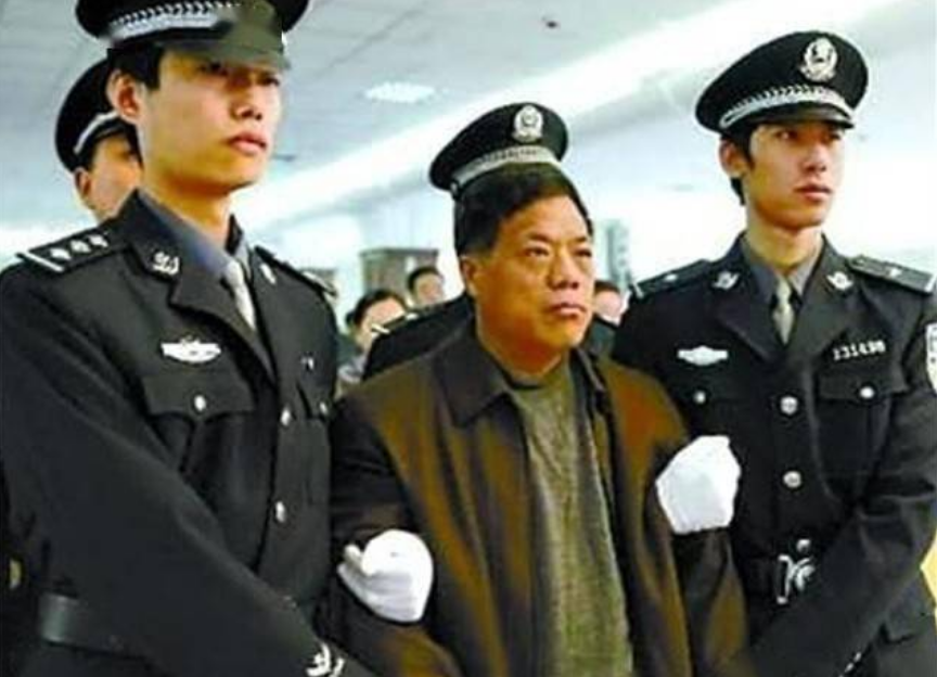 李友灿21个月贪4700万，外逃俄国三次自杀未遂，被判死刑面不改色