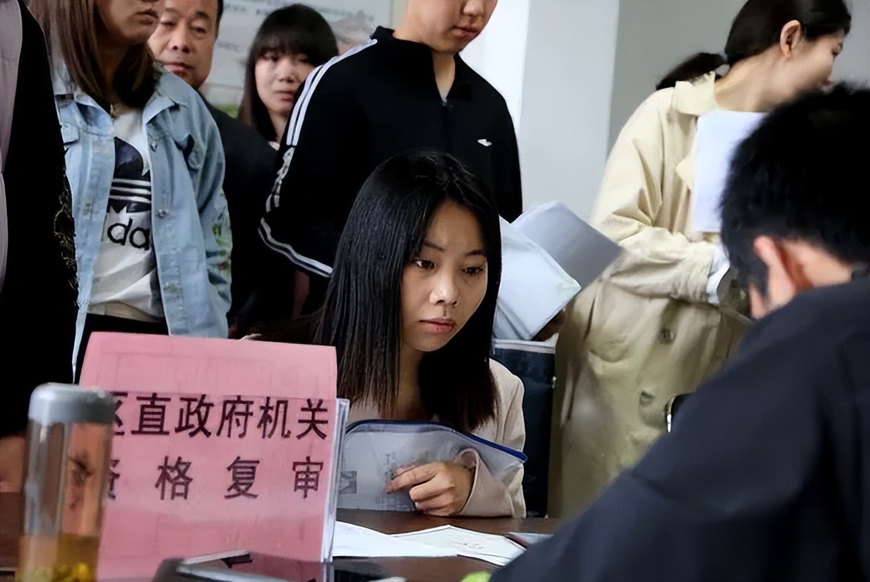 公务员的薪资待遇有多高？985硕士晒出工资单，网友：真香