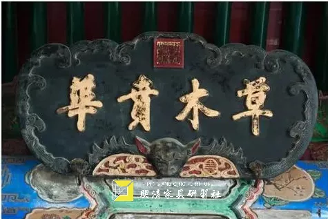 讲了这样一个故事:为了迎接回来省亲的贾元春,贾府倾力修建了一座别院