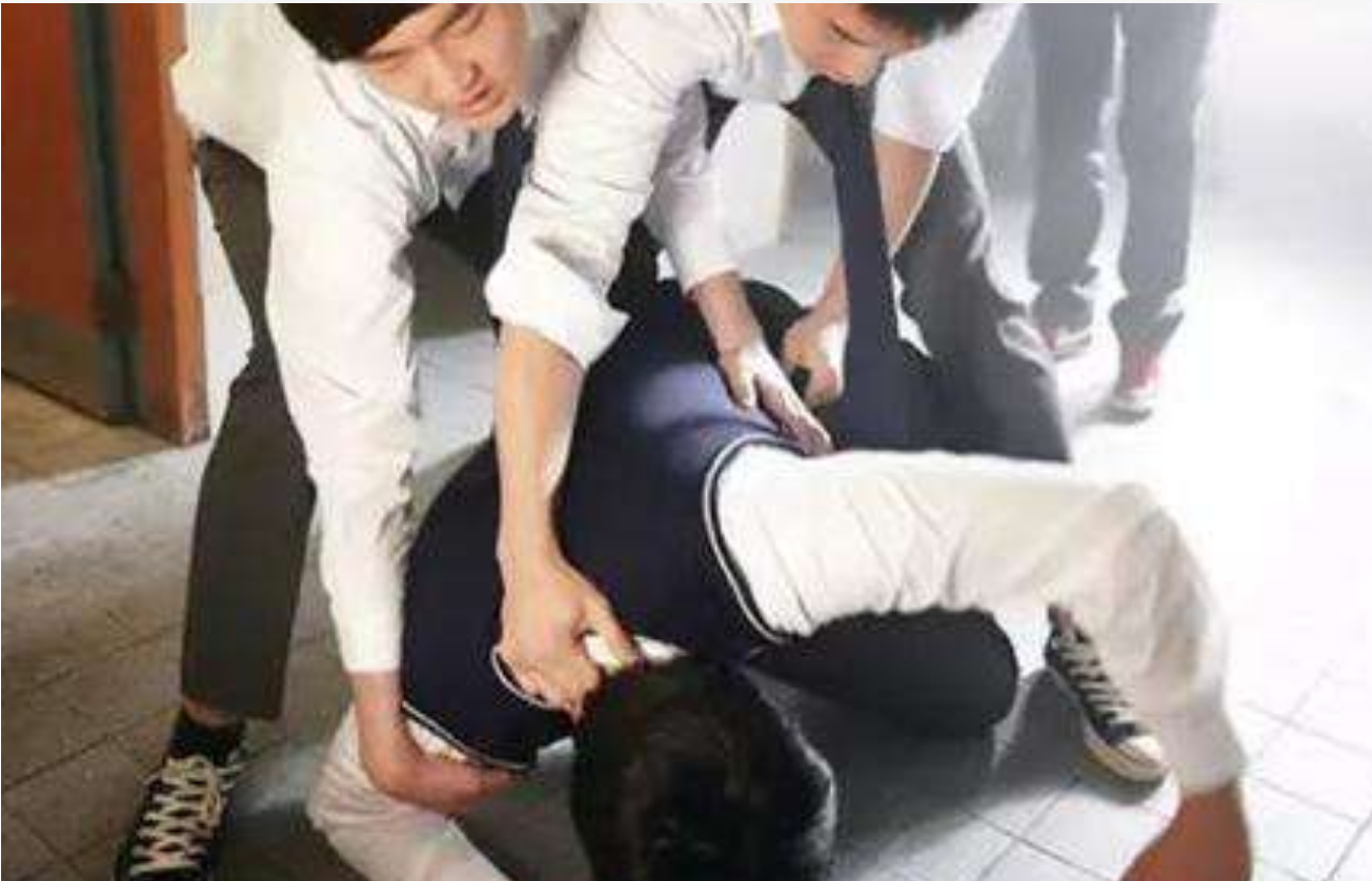 2014年，刺死校园霸凌者的15岁三好学生，出狱后梦想成为一名律师