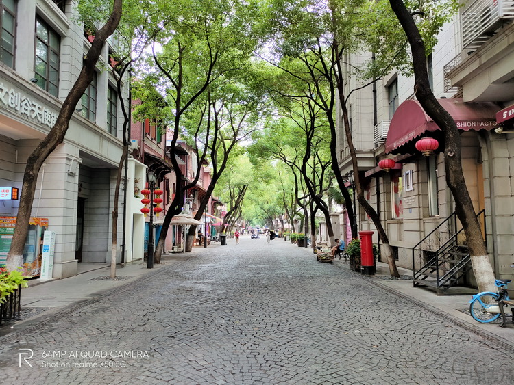 系统升级会“负优化”拍照？我们测了两台手机