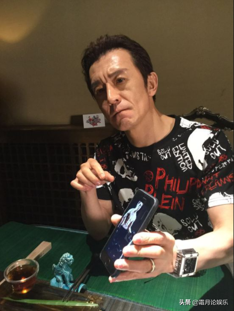 李咏病逝4年了，遗孀哈文的选择令人泪目