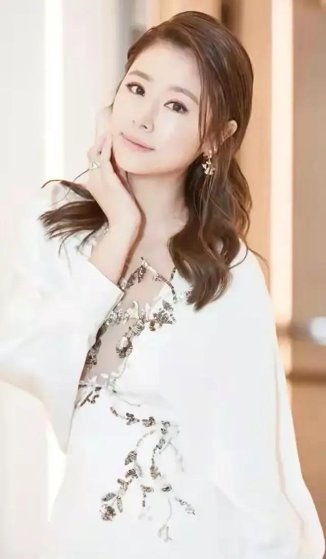 林心如长的太美了，精致五官，美丽大方