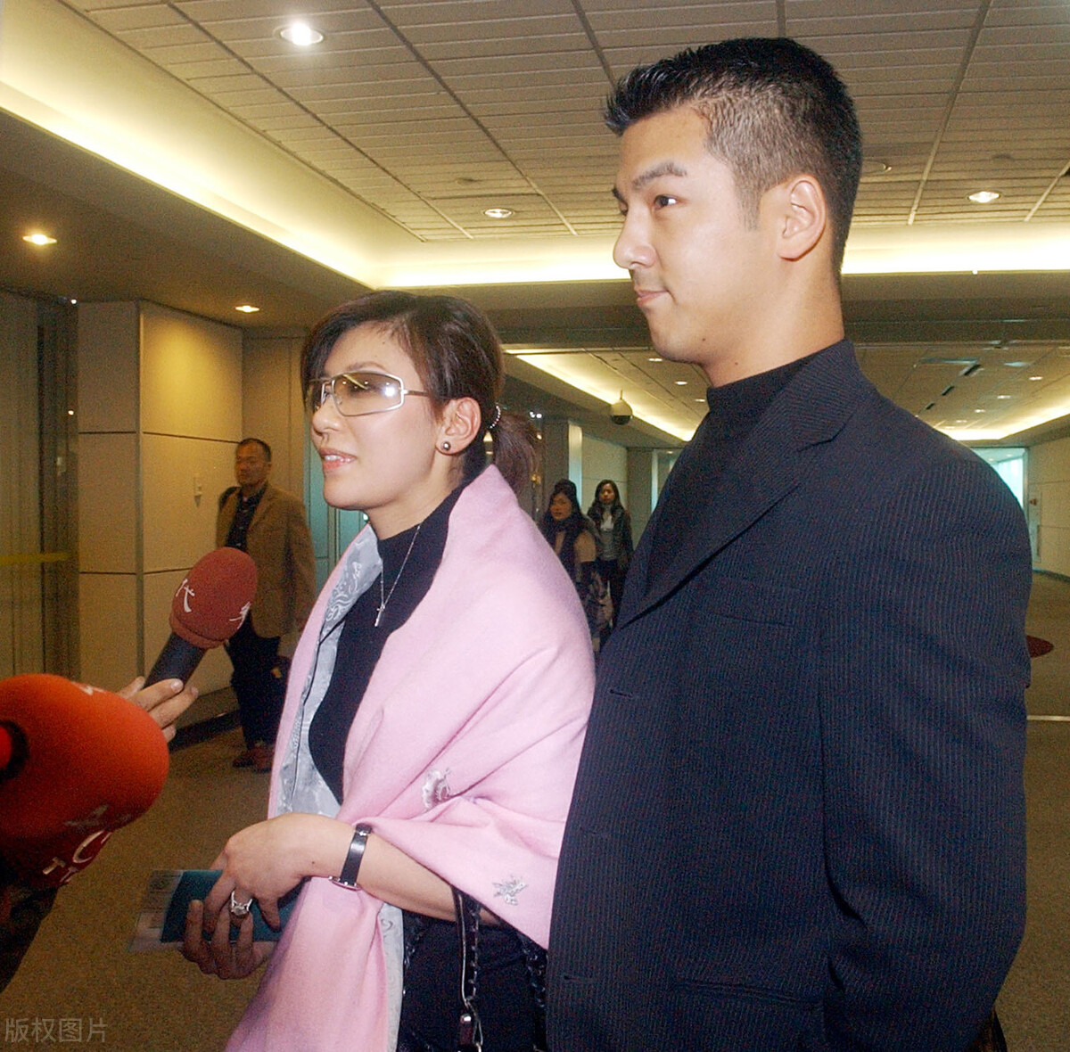 美女律师赖芳玉：为张清芳争取16亿赡养费，接手大S李靓蕾离婚案