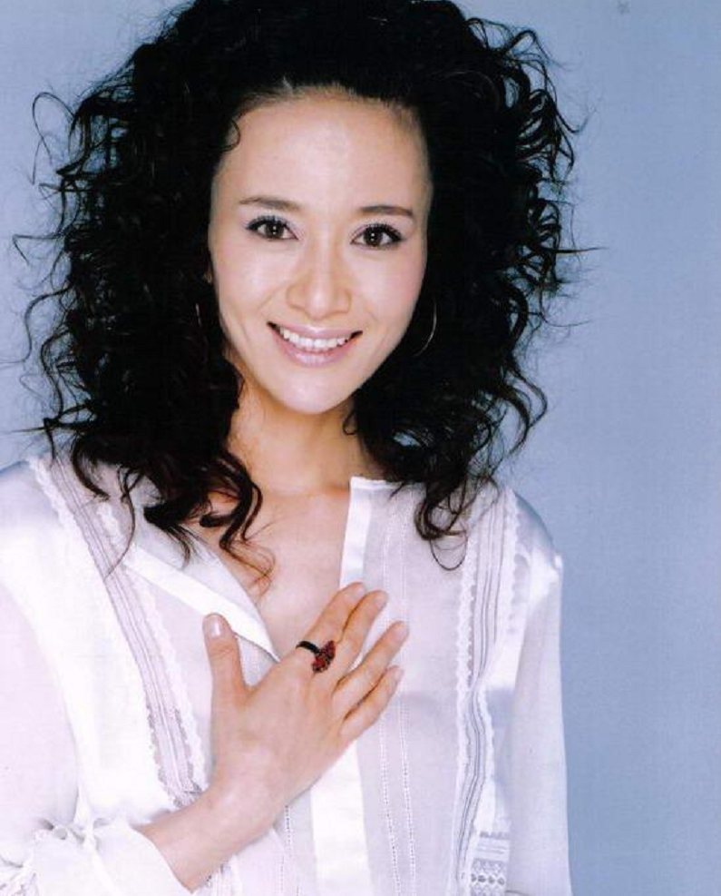 石爻：从主持人到知名演员，怀感恩之心，与圈外丈夫低调生双胞胎