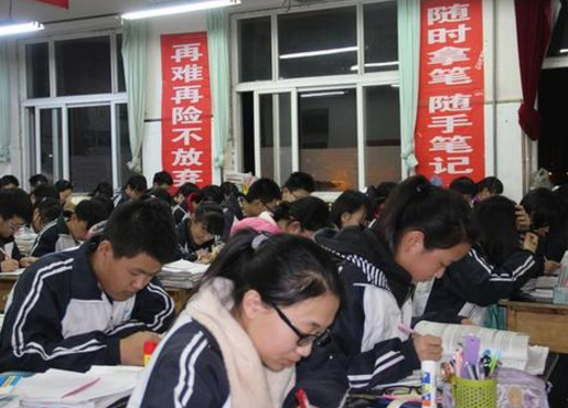 高考体检要“全部脱光”？学生们忐忑不已，医生：你以为我想看？