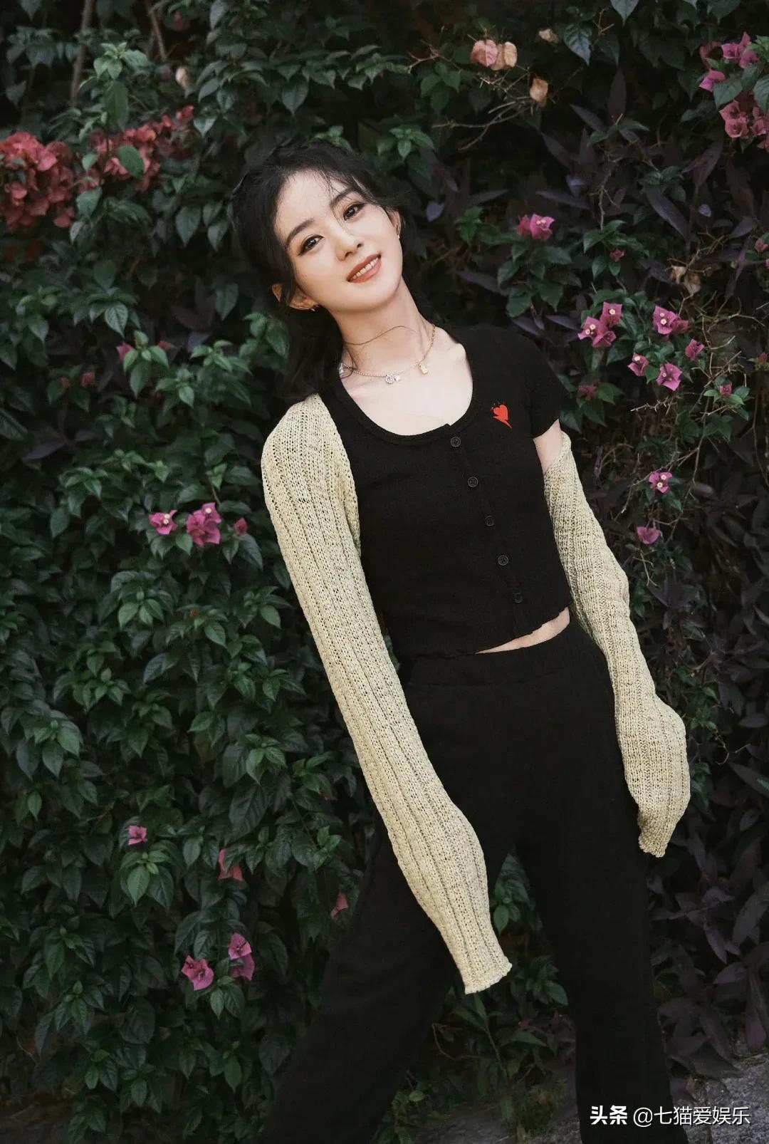 女星的辨识特质：赵丽颖的小脚，刘诗诗的天鹅颈，李沐宸的招风耳