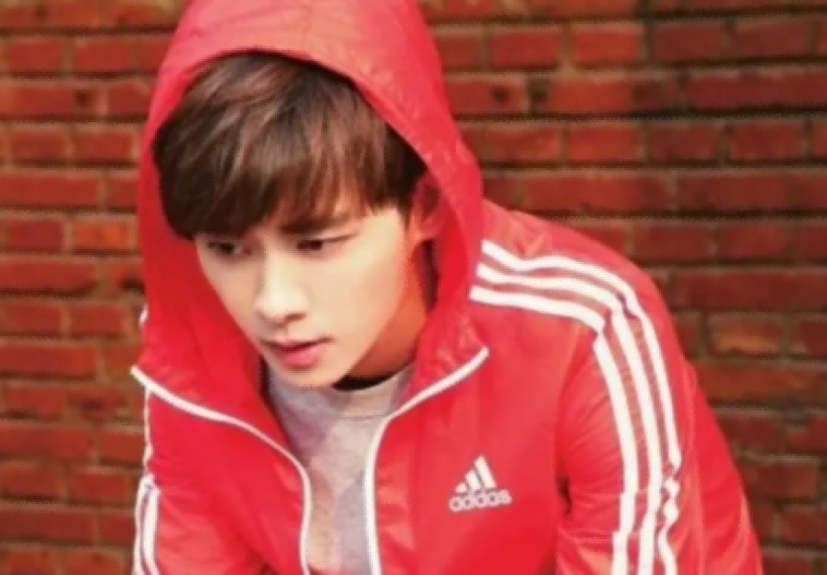 娃娃脸我只服这12位明星！有人30岁还能演高中生，个个青春永驻