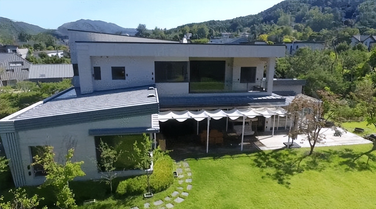 51岁李英爱绝美冻龄！“大长今”嫁入豪门13年，11岁龙凤胎颜值高