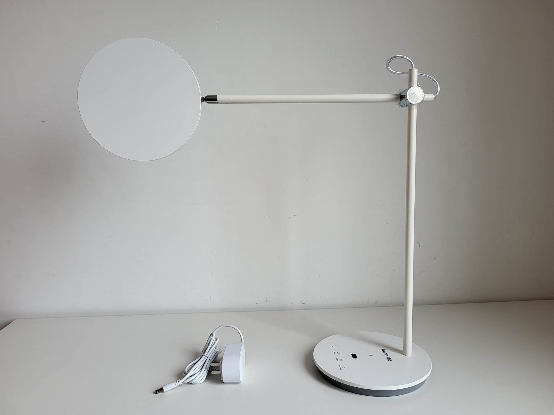 健康光源，专业护眼，宝爸宝妈的臻选——南卡护眼台灯L1