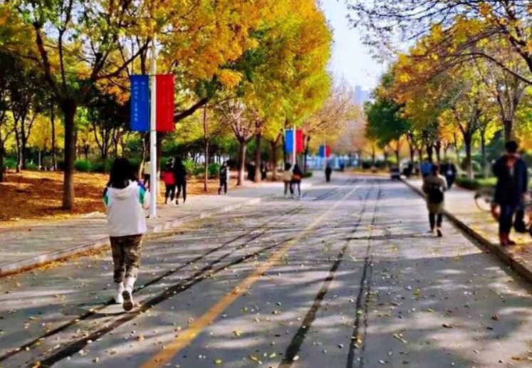 山东改名比较成功的大学，只是一所二本，但校名看起来像985