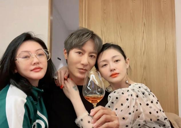 “曲终人散”的人生：大S一家忙着晒幸福，汪小菲满脸憔悴又孤单