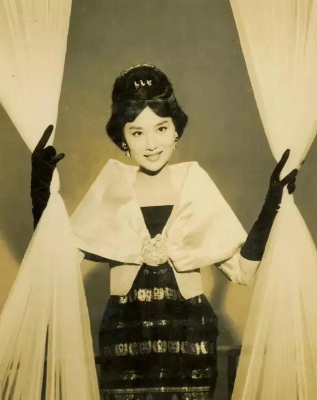 夏梦：美貌堪比赫本，比赫本幸福！曾受毛泽东接见，金庸追她7年