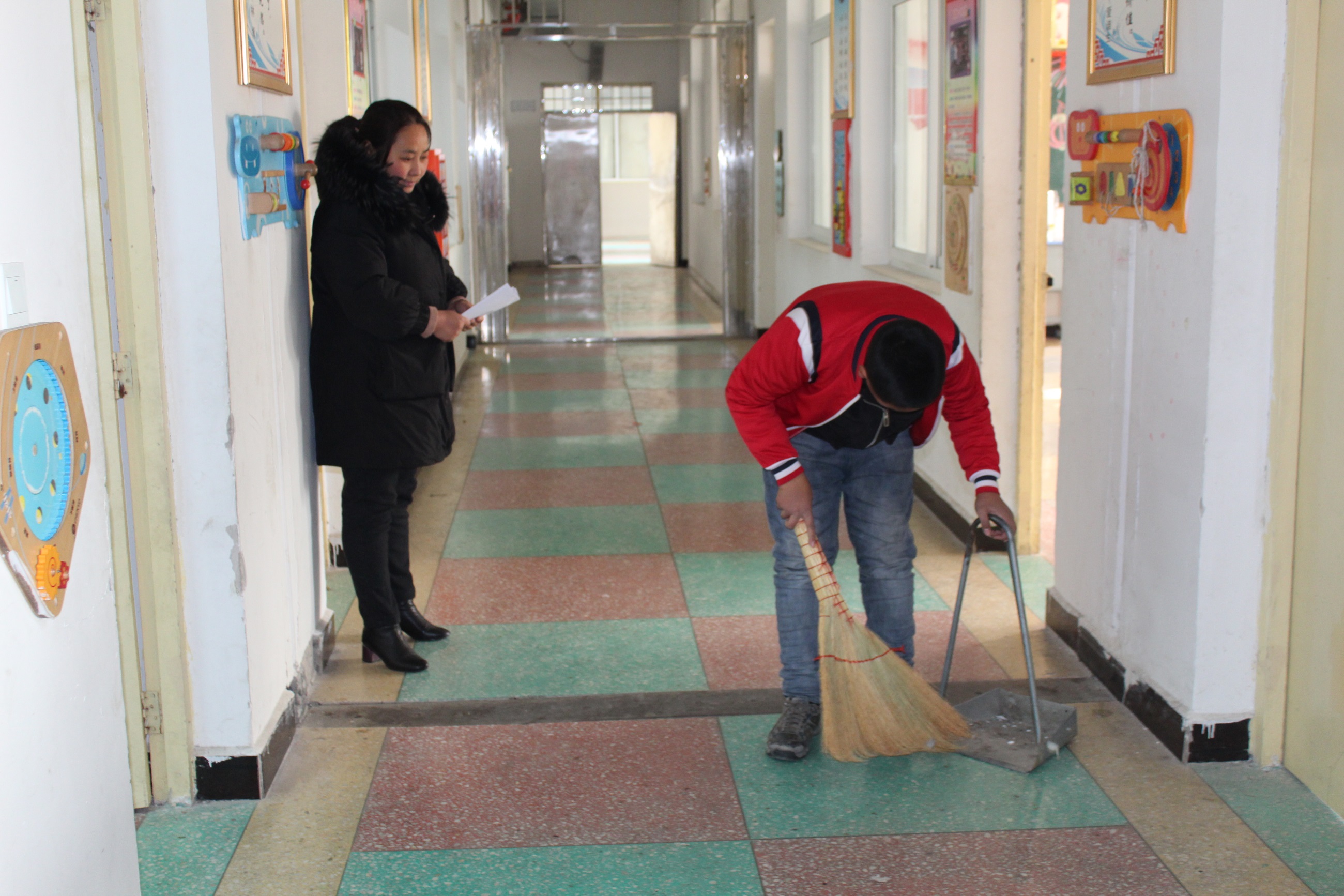 强化养成教育，提高生活技能