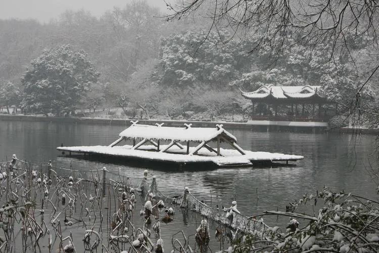 七绝 西湖雪景