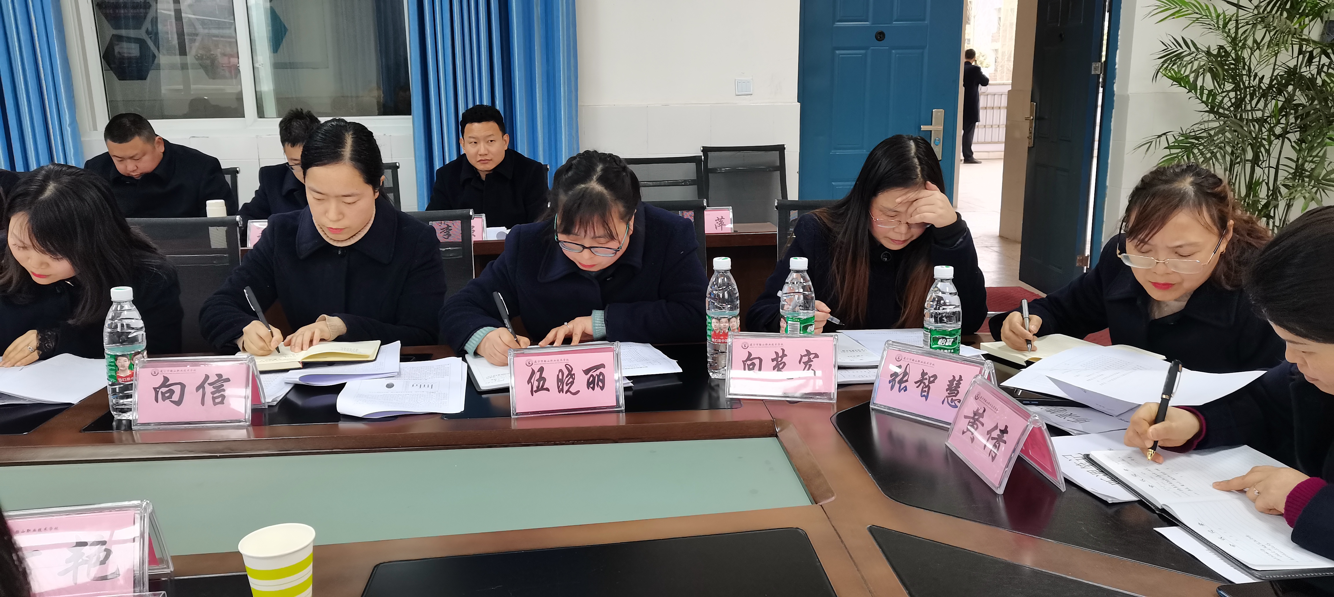 船山职校召开《中职英语混合式教学策略的研究》开题论证会