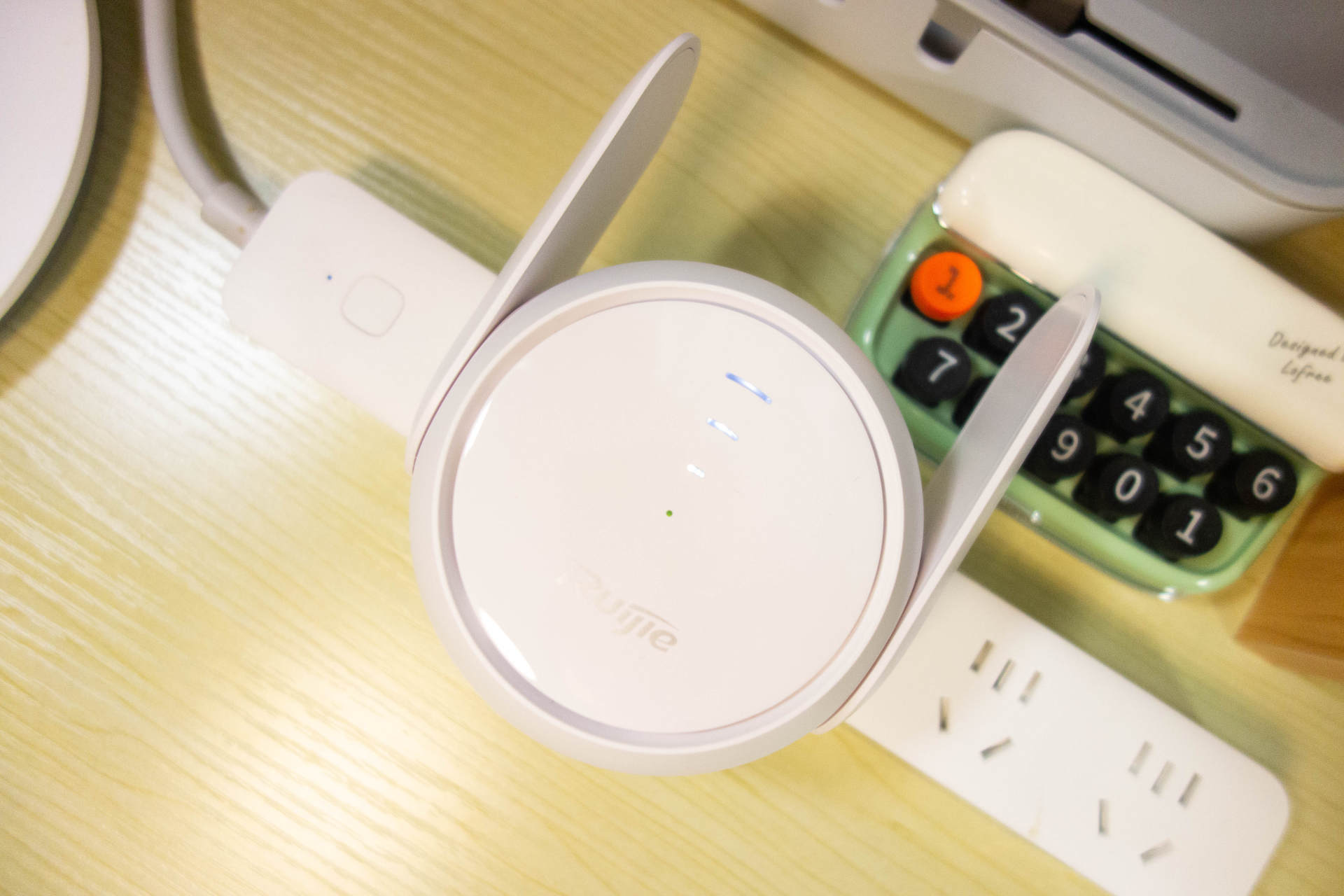 全屋Wi-Fi轻松覆盖，锐捷小兔子信号放大器使用体验