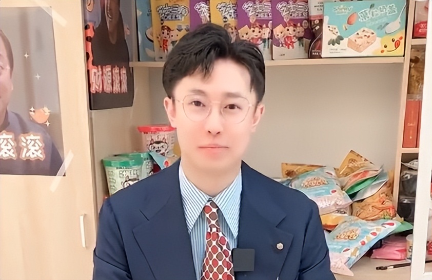 周小闹：曾是省台主持人，一人分饰4角，全网吸粉上千万