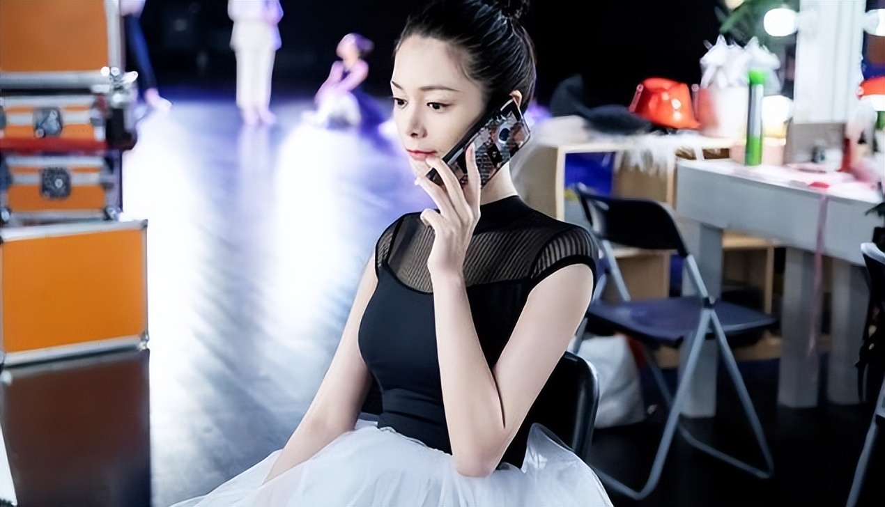 985毕业科班出身，实力不俗被称小邓紫棋，因生病变丑遭外貌羞辱