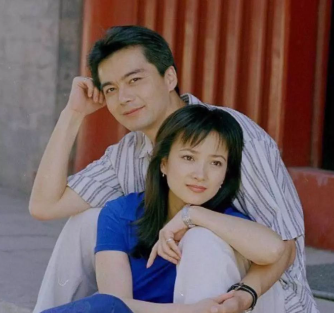 年龄不是问题！这些娱乐圈“老男人”，为何妻子越换越年轻？