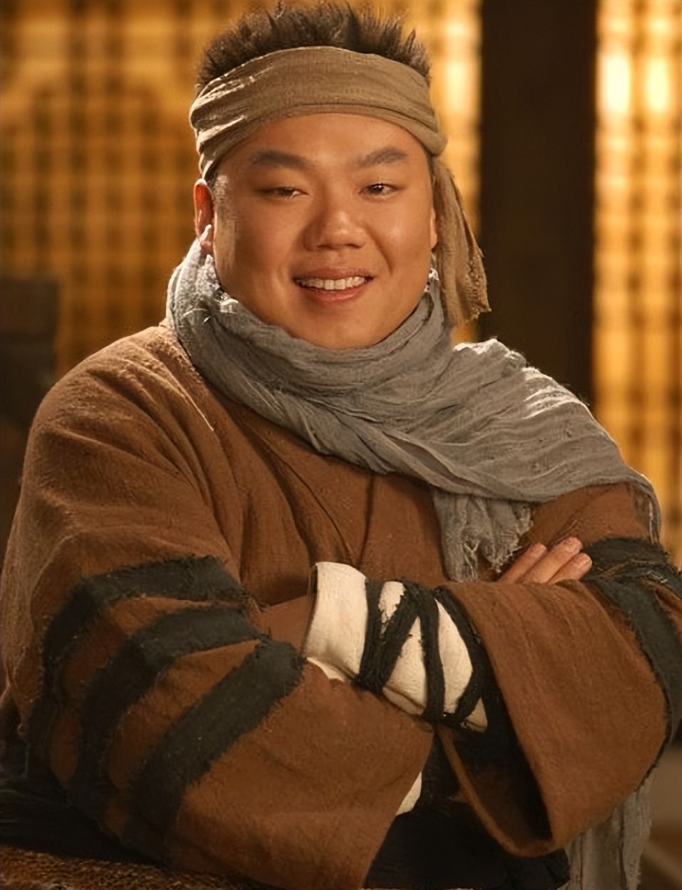 “李大嘴”姜超，相亲20次娶胖妻，38岁才得子，蜗居生活也幸福