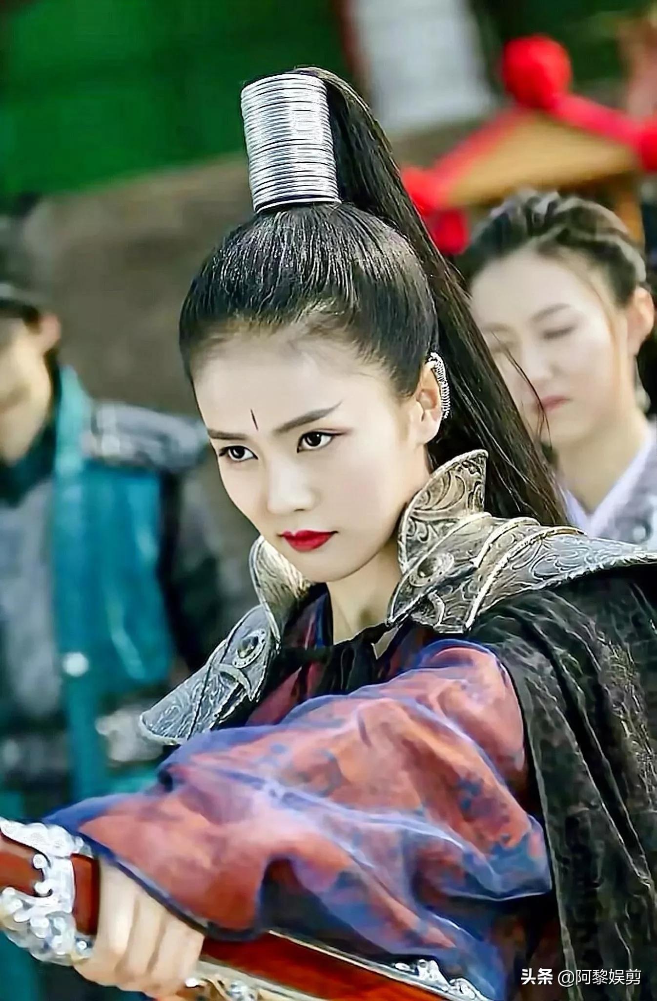 男明星穿铠甲VS女明星穿铠甲