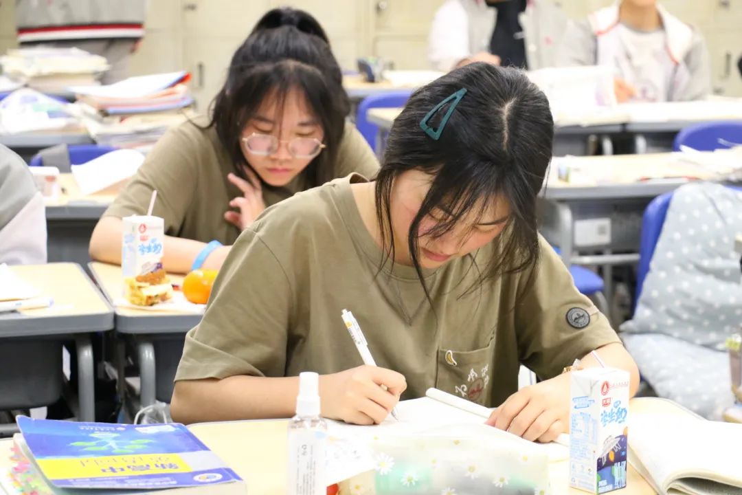 高考倒计时40天！致敬每一位成都为明的追梦者，决胜高考志做黑马