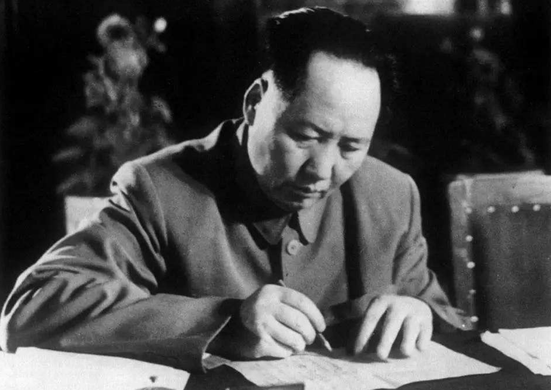 1976年毛泽东最后一次看电影，十分钟不到号啕大哭，被迫中止放映