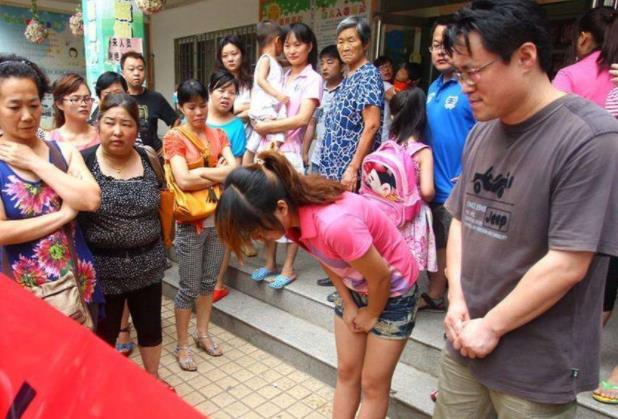 幼兒園不同於小學,老師存在的意義更多是教給學生生活常識,培養他們待