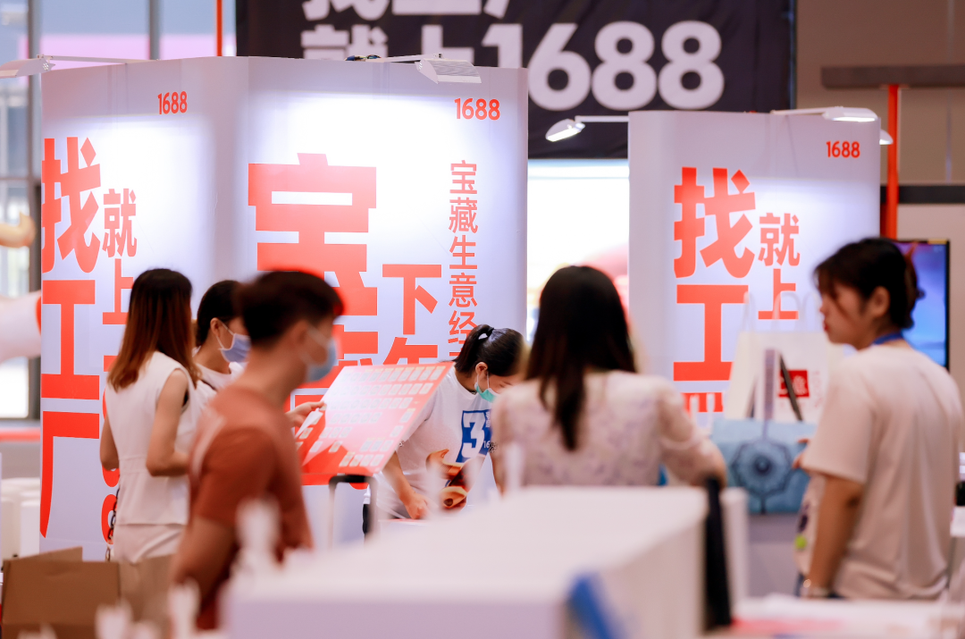 女生宿舍里最受歡迎的購物APP，正在悄悄改變中國工廠