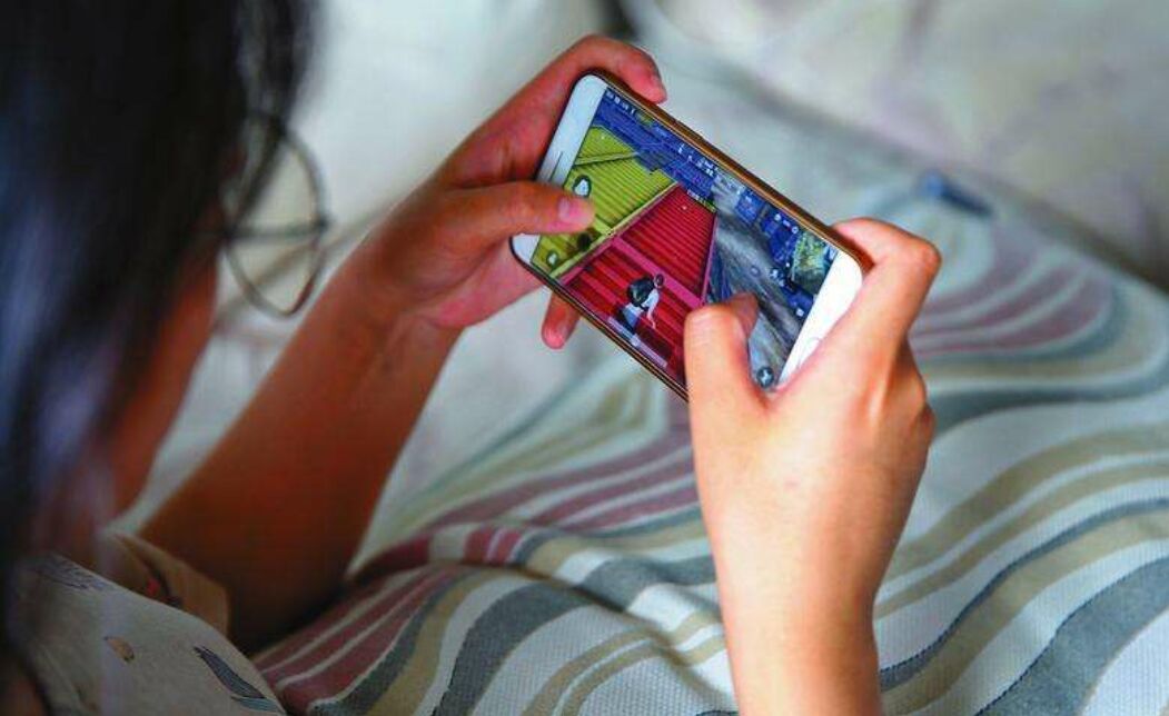 大学生群里“颓废式”生活，学生看后直呼真实，好像安了监控