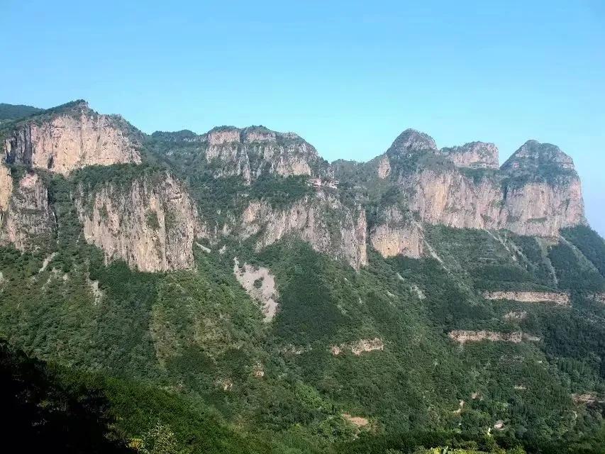 最美天路--太行山郭亮村挂壁公路