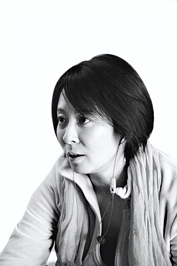 王京花：陈道明背后的女人，手握京圈半壁江山，影帝儿子让她骄傲