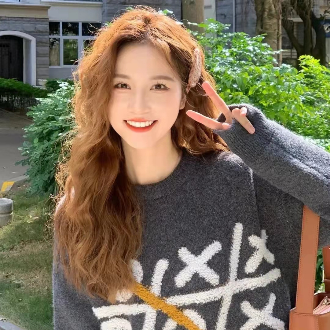 别再烫大波浪了,今年流行"法式羊毛卷",显发量又小颜,超洋气