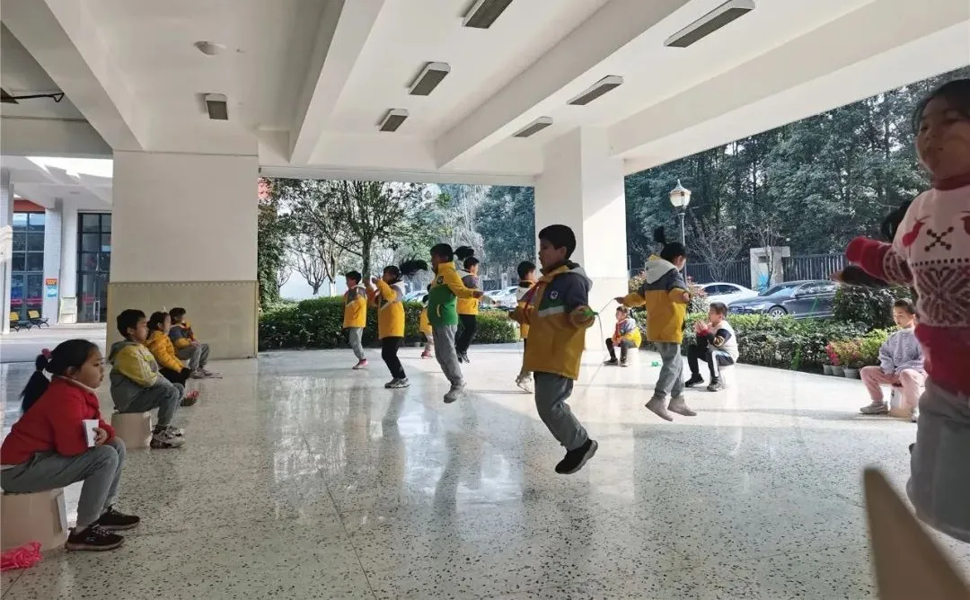 童年不同样 乐考伴成长——双流实小外国语学校体育期末测试