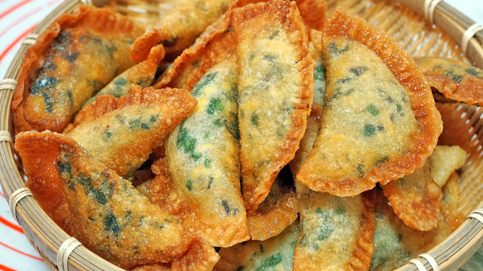 面粉最过瘾的6种做法，不用烤箱，咬一口酥掉渣，一出锅就抢光了