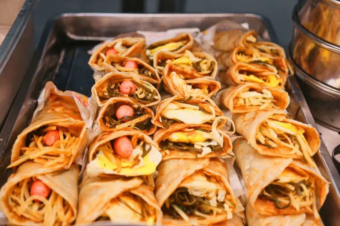 湖北这所大学：5大食堂、高档公寓，吃住条件相当好，出门是地铁