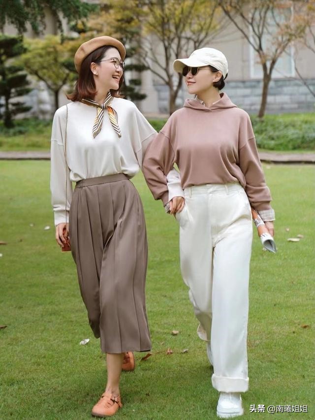 这是我见过最优雅的50+妈妈，不露腰不秀腿，却比明星还有气质