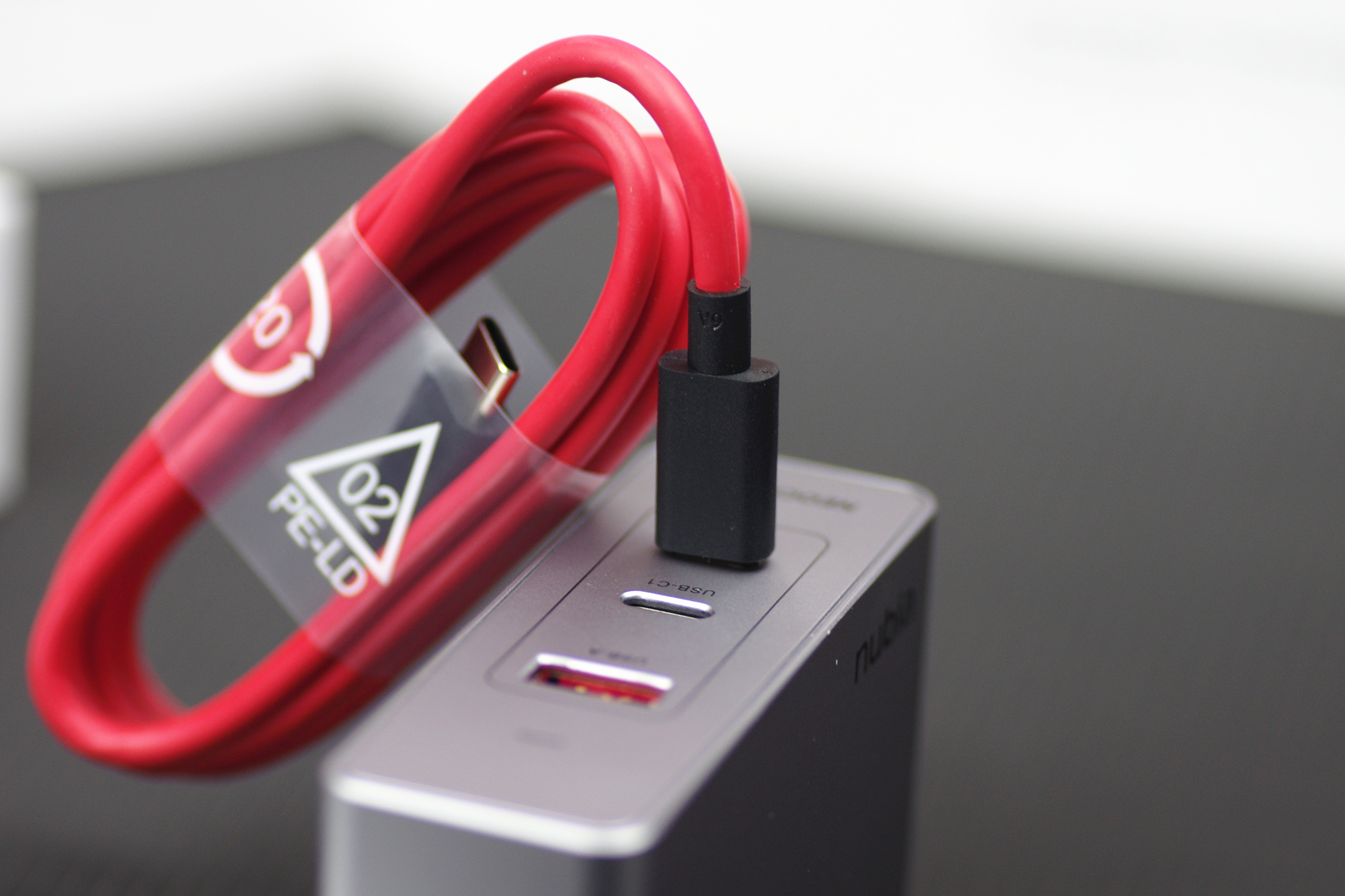 强悍闪充，以一敌三，努比亚120W氮化镓充电器体验