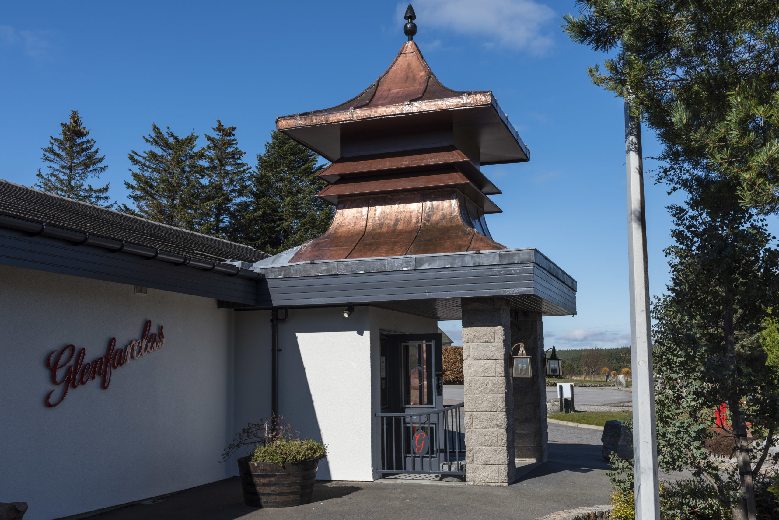 格兰花格：两人打破橱窗偷走价值80多万威士忌